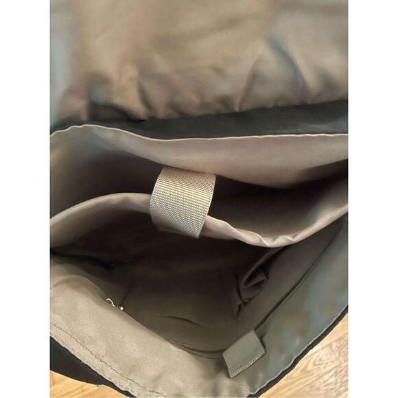 Baggallini Crossbody Bag - Picture 8 of 8